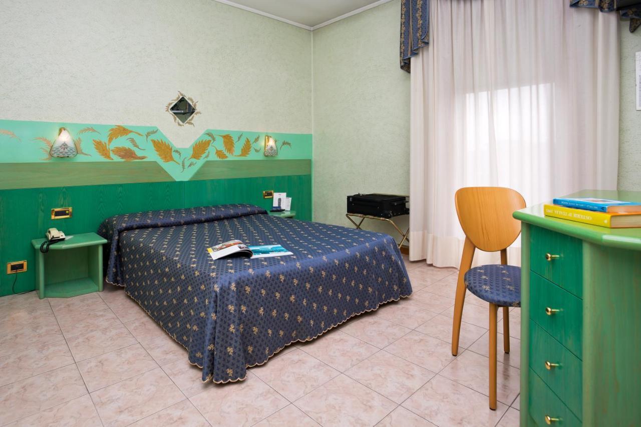 מונטיקיארי Hotel Faro מראה חיצוני תמונה